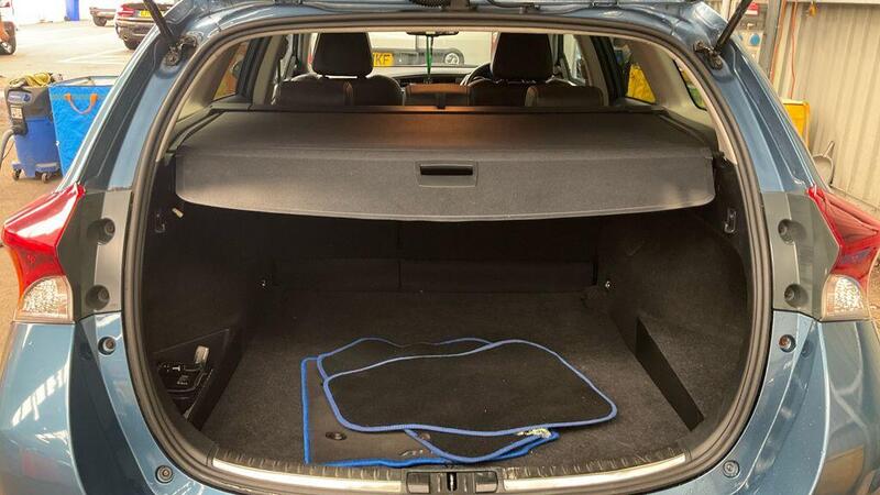 Toyota Auris view 3
