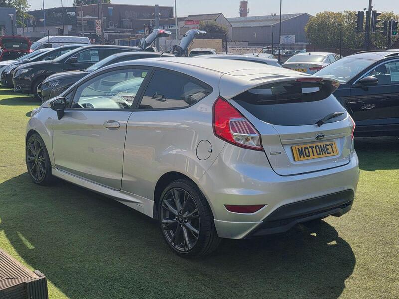 Ford Fiesta view 5