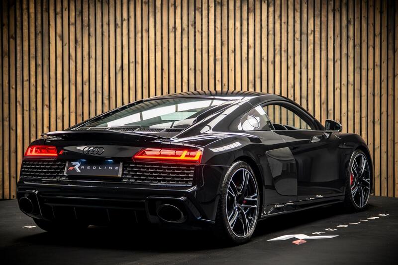 Audi R8 view 4