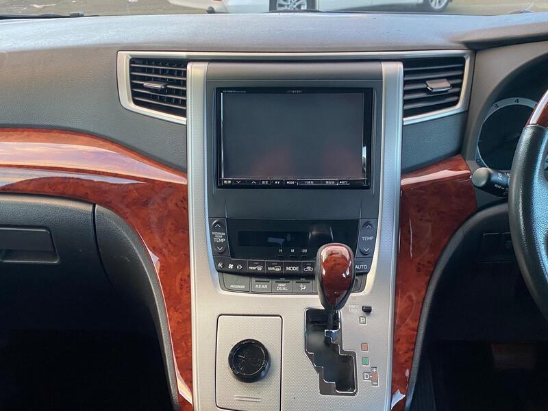 Toyota Alphard view 26