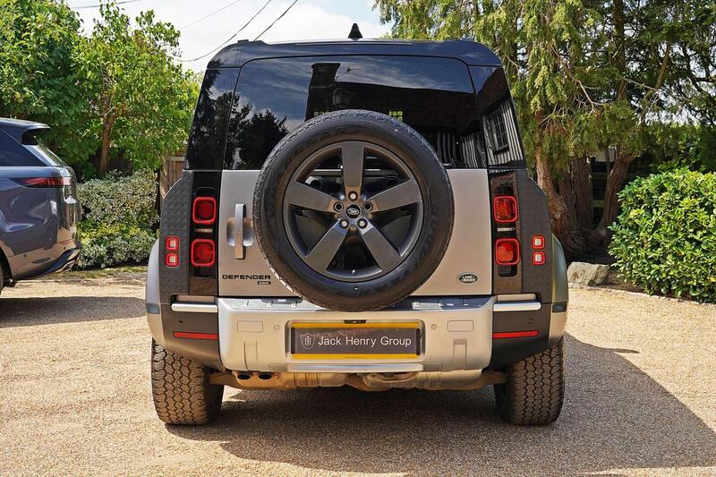 Land Rover Defender 110 view 5