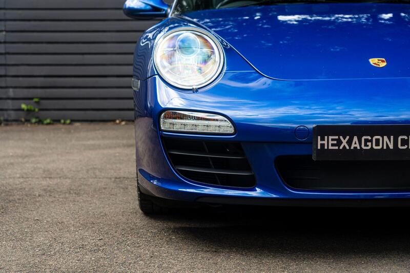 Porsche 911 view 7