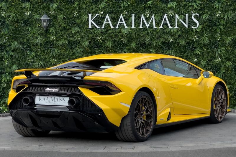 Lamborghini Huracan view 4