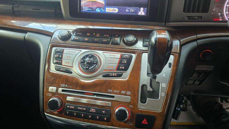 Nissan Elgrand view 6