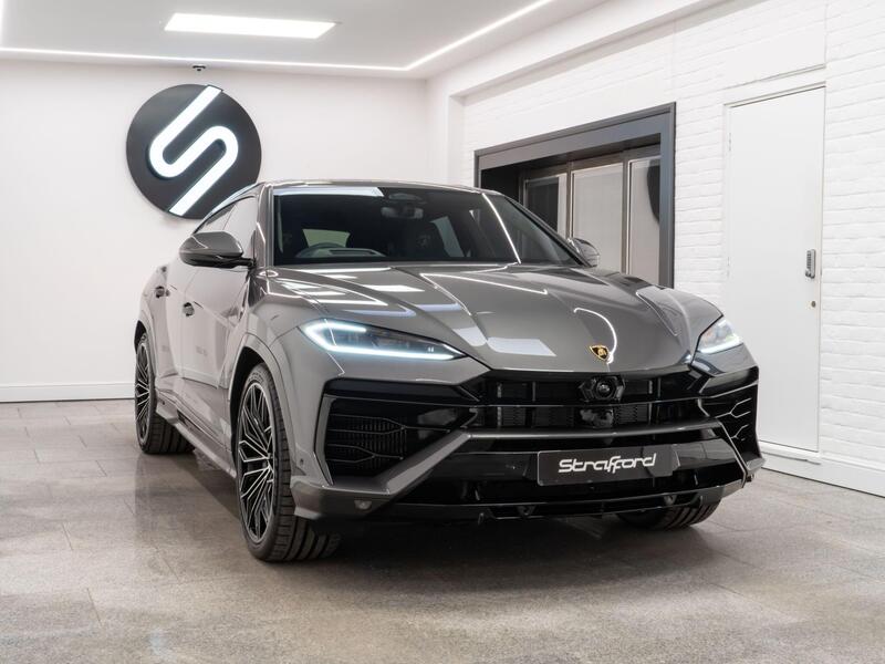 Lamborghini Urus view 5