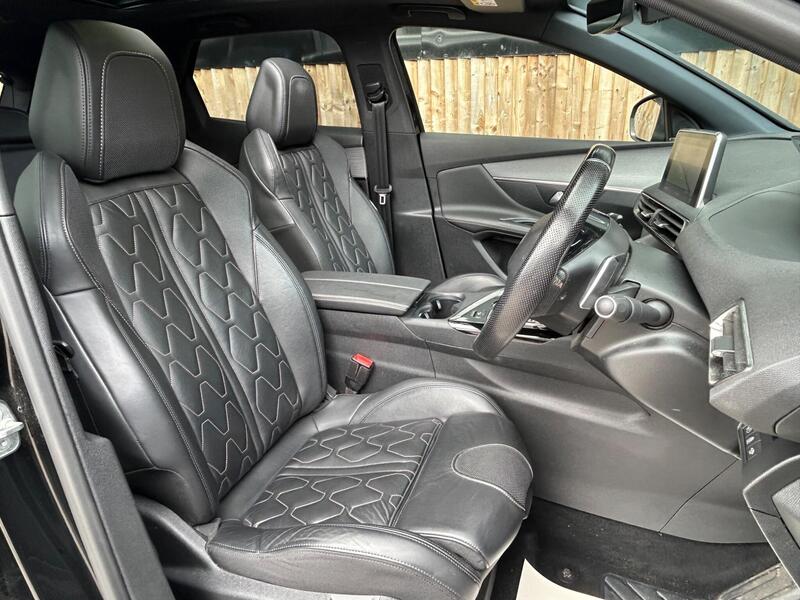 Peugeot 3008 view 3
