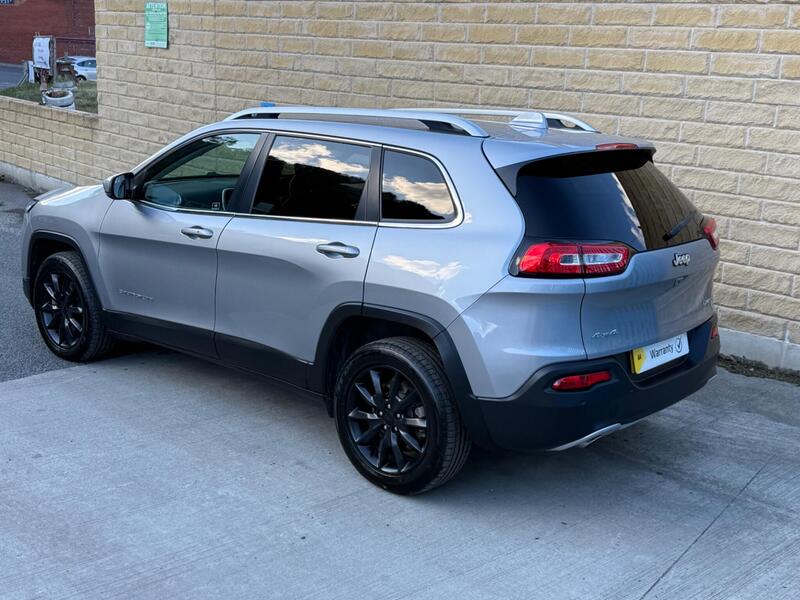 Jeep Cherokee view 3