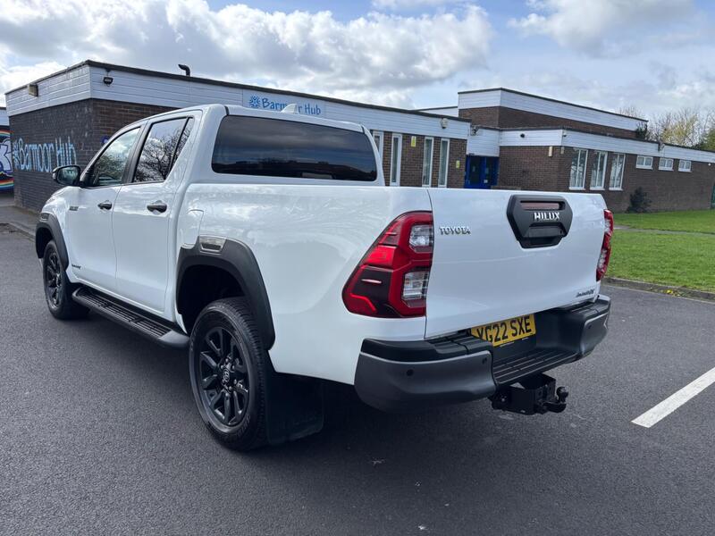 Toyota Hilux view 5