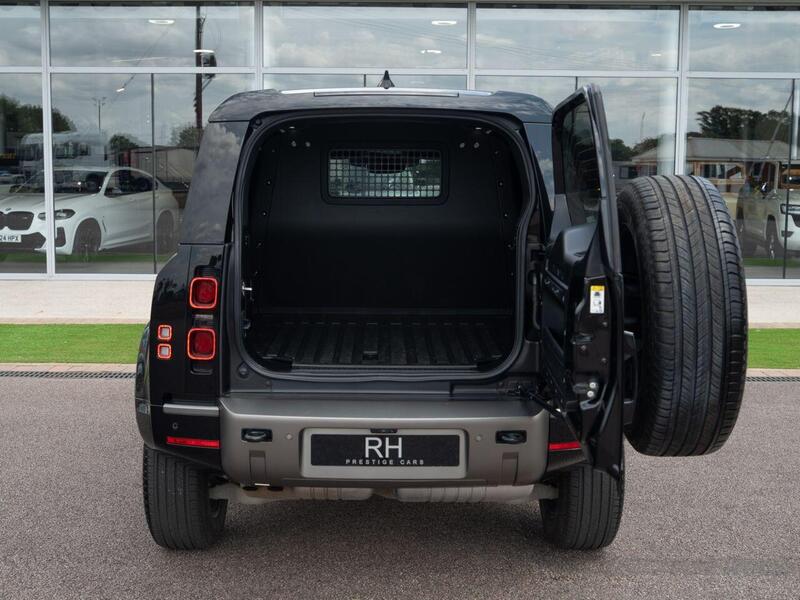 Land Rover Defender 90 view 7