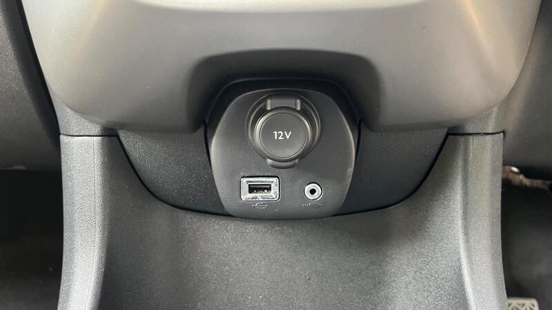 2017 Peugeot 108 — photo 36