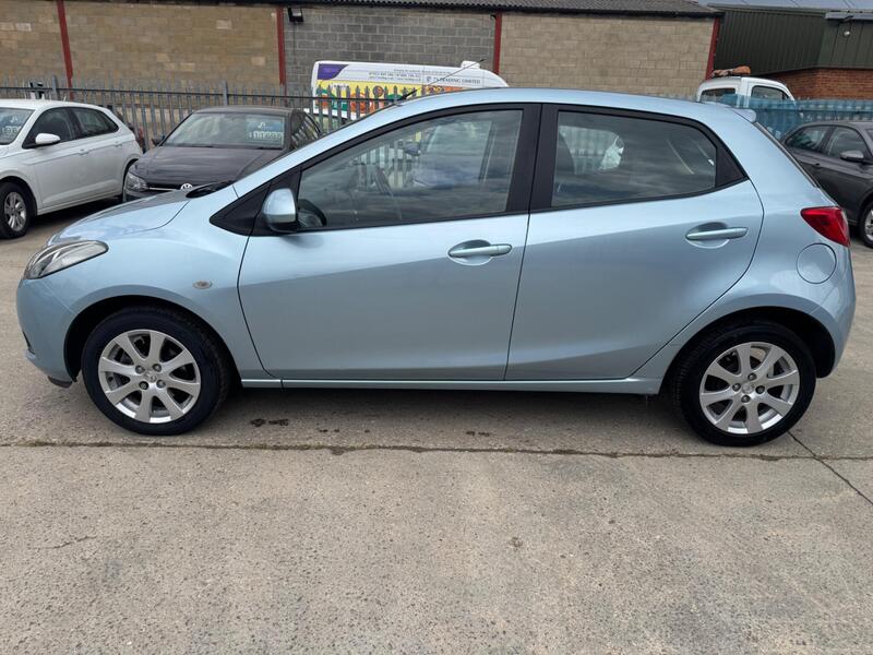 Mazda Mazda2 view 7