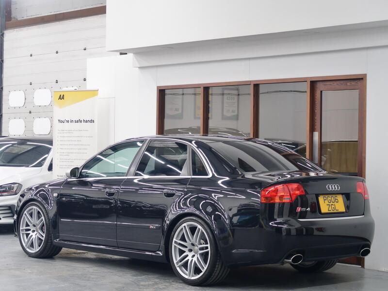 Audi RS4 view 4