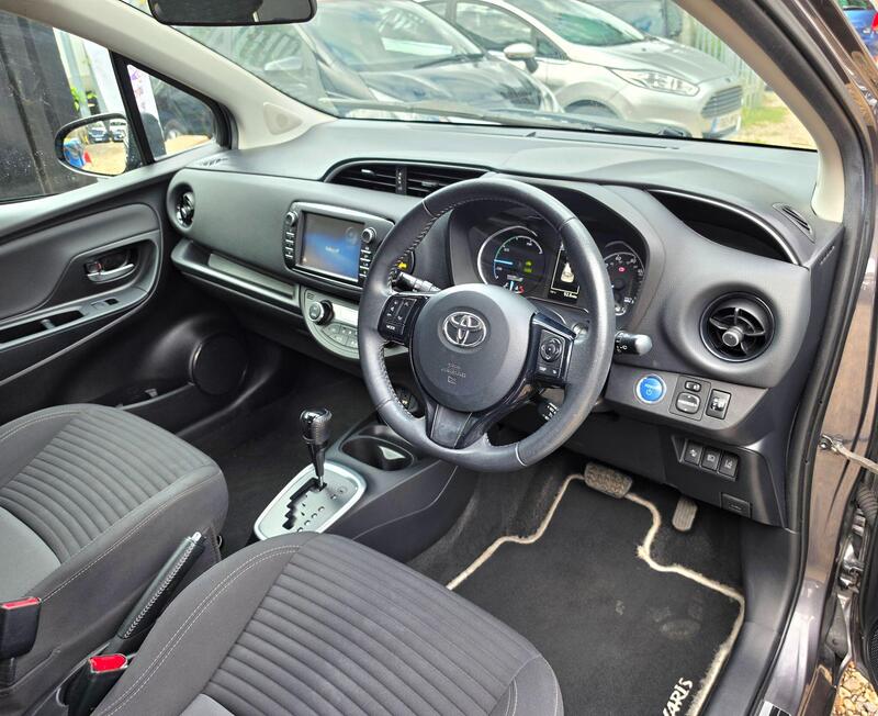Toyota Yaris 1.5 VVT-h Design E-CVT Euro 6 (s/s) 5dr thumbnail 23