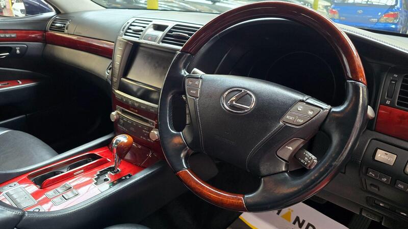 Lexus LS view 16