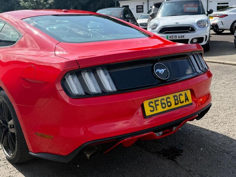 Ford Mustang view 6