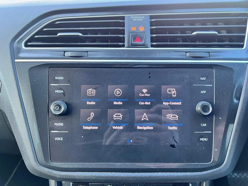 Volkswagen Tiguan view 4