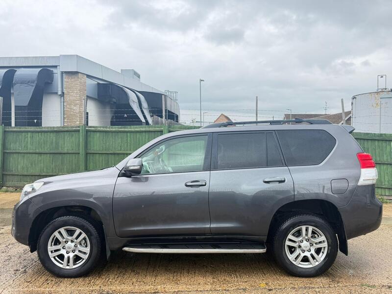 Toyota Land Cruiser view 6