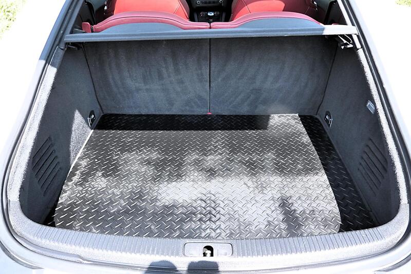Audi TT view 10