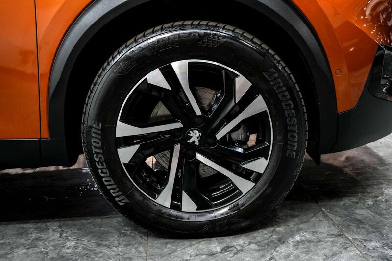 Peugeot E-2008 view 7