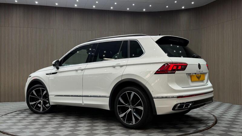 Volkswagen Tiguan view 2