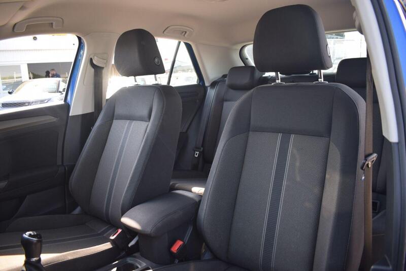 Volkswagen T-Roc view 4