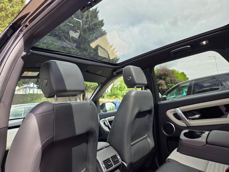 Land Rover Discovery Sport view 5