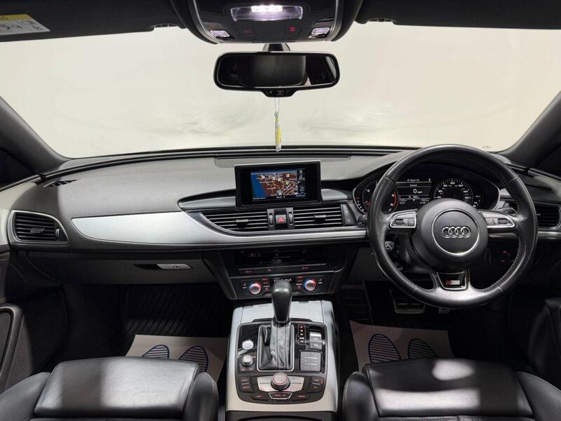 Audi A6 Saloon view 4