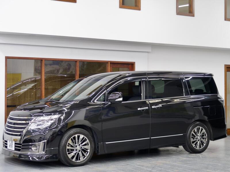 Nissan Elgrand view 3