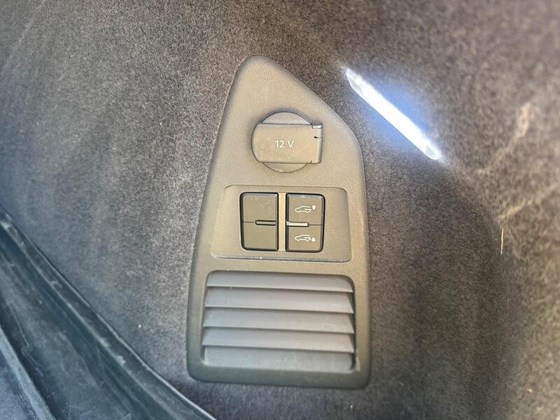Volkswagen Touareg view 7