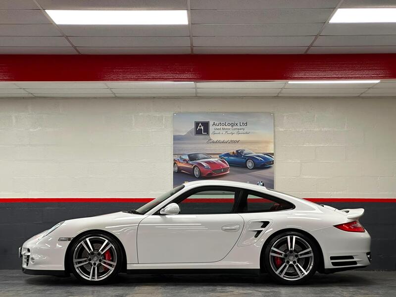 Porsche 911 view 3