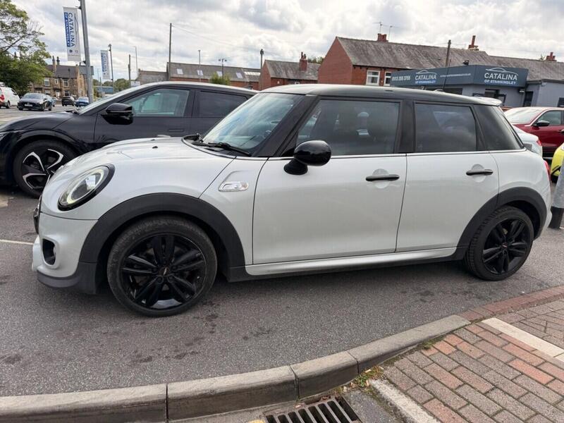 Mini Hatch view 6