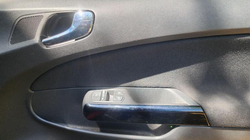 2013 Vauxhall Corsa — photo 32