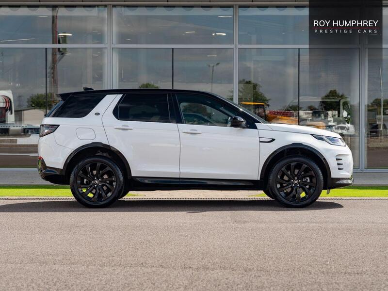 Land Rover Discovery Sport view 3