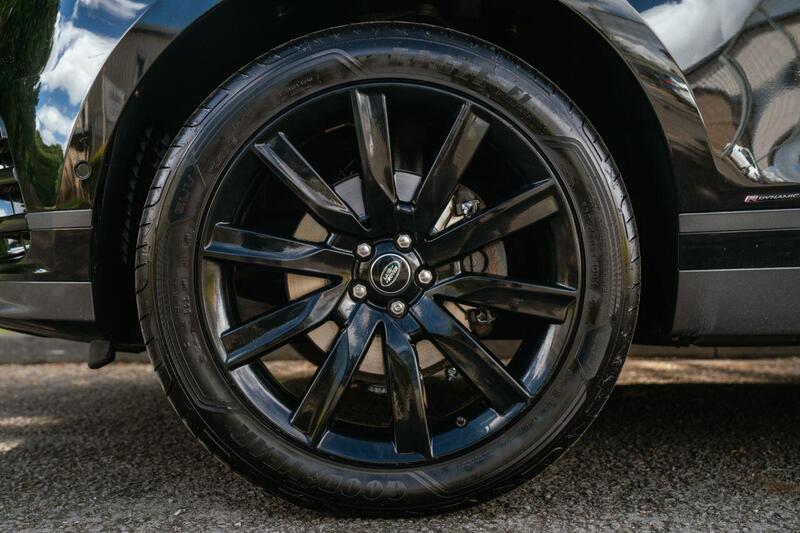 Land Rover Range Rover Velar view 3