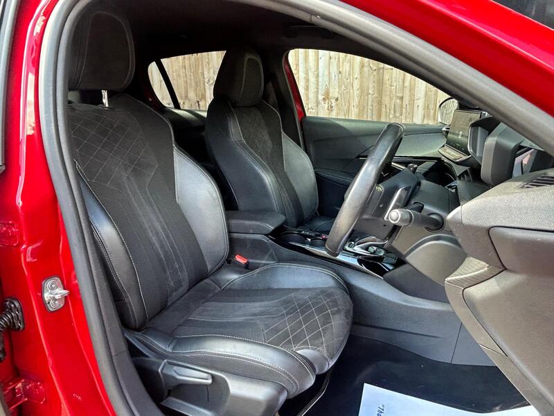 Peugeot 208 view 3