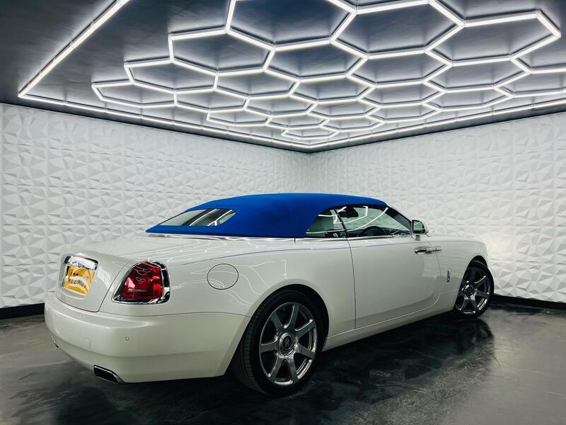 Rolls-Royce Dawn view 31