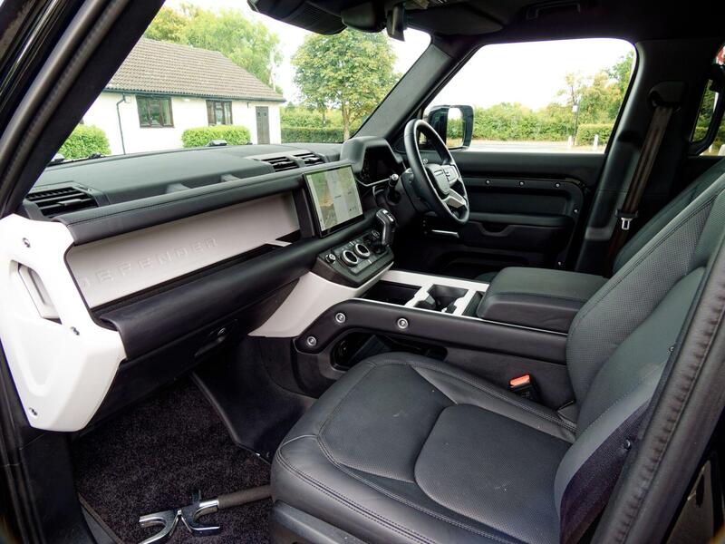 Land Rover 110 view 28