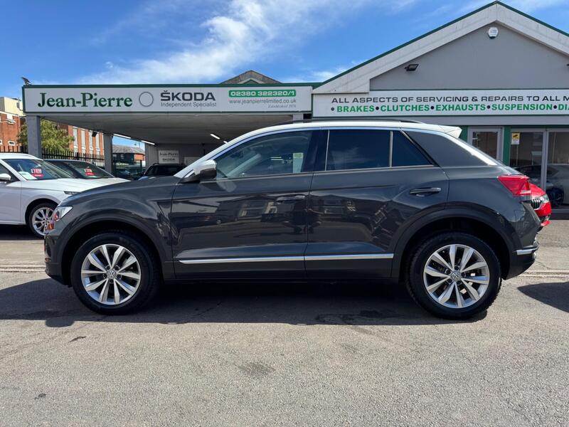 Volkswagen T-Roc view 5