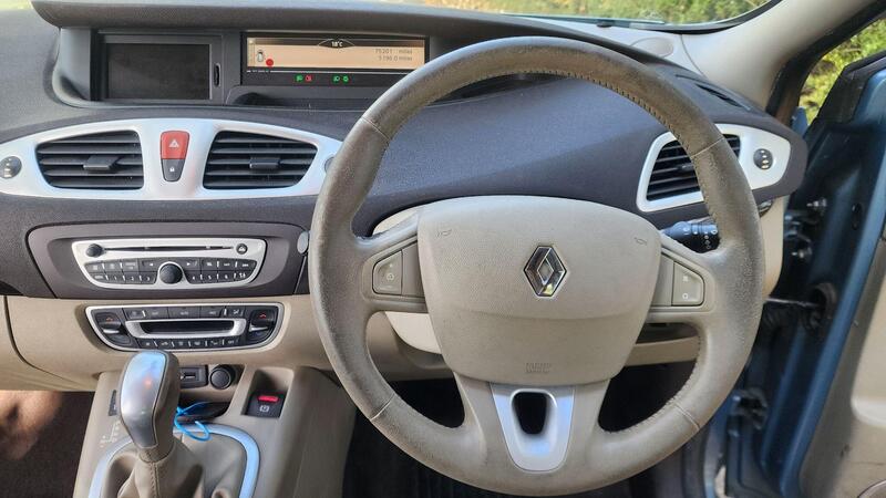 2010 Renault Scenic — photo 26