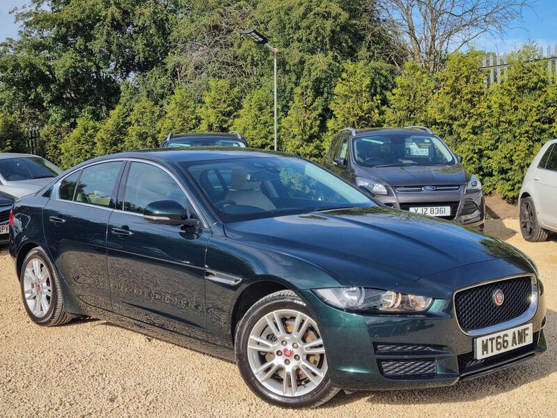 Jaguar Xe view 3