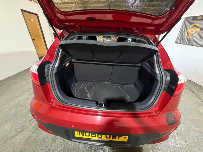 2016 Kia Rio — photo 15