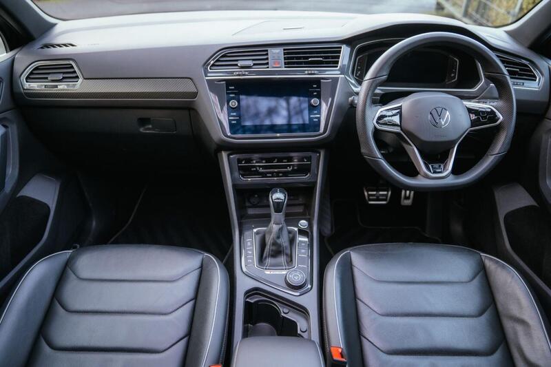 Volkswagen Tiguan view 2
