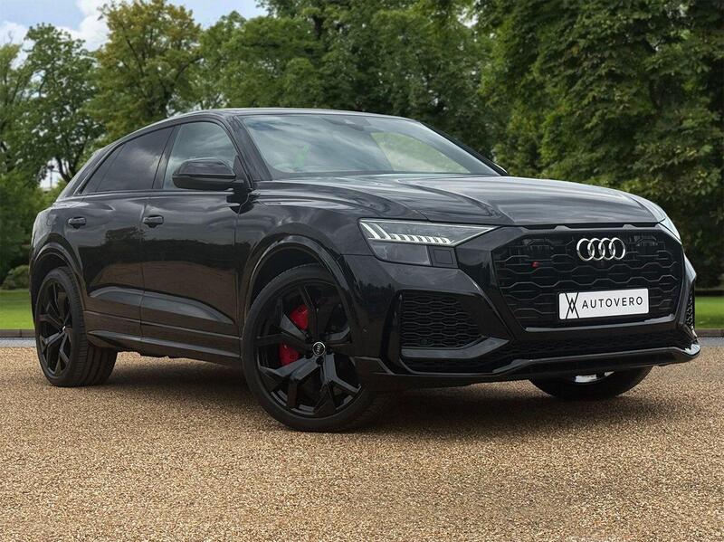 Audi RS Q8 view 3