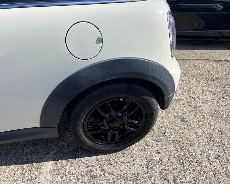 Mini Hatch view 6