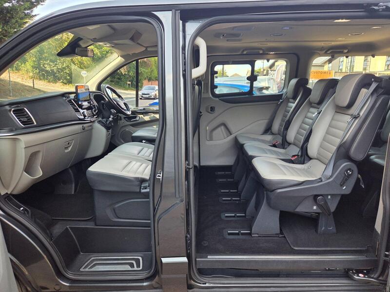 Ford Tourneo Custom view 3