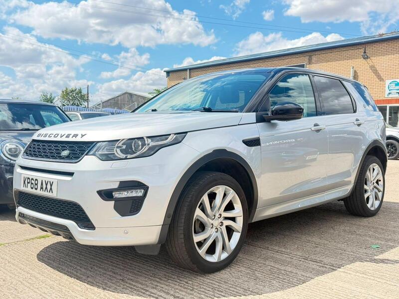 Land Rover Discovery Sport view 3