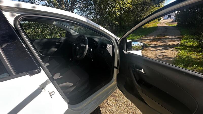 2014 Volkswagen Polo — photo 10