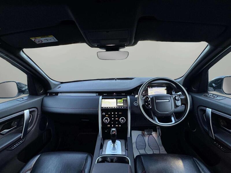 Land Rover Discovery Sport view 4
