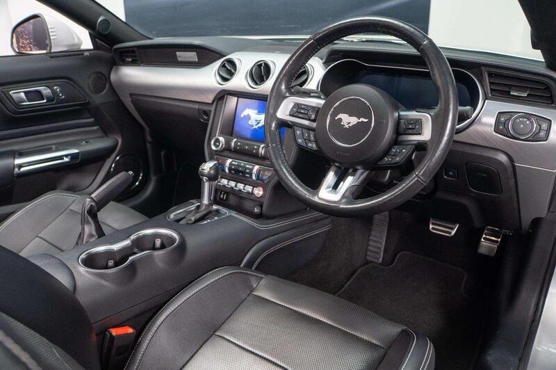 Ford Mustang view 3