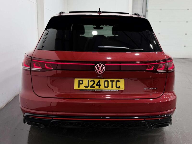 Volkswagen Touareg view 7